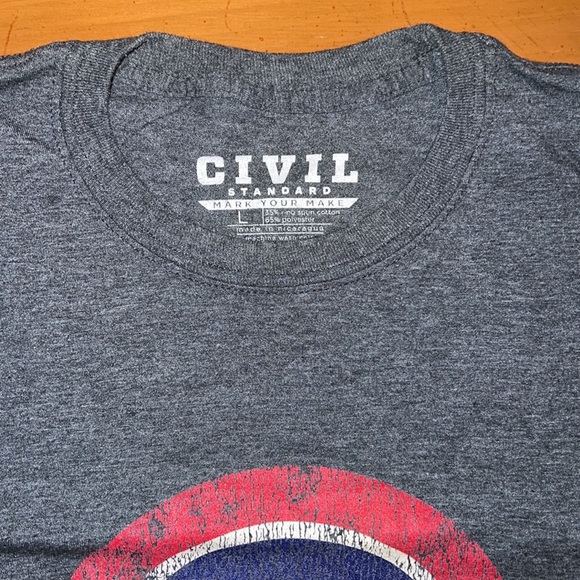 Mens short sleeve shirt with Buffalo Bills logo (I think) - size large - Picture 2 of 2